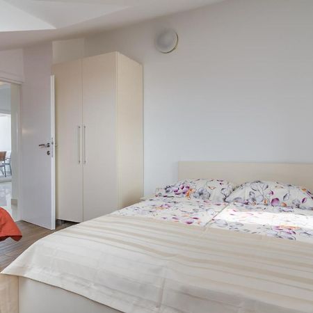 Apartments & Rooms Lavanda Малинска Екстериор снимка