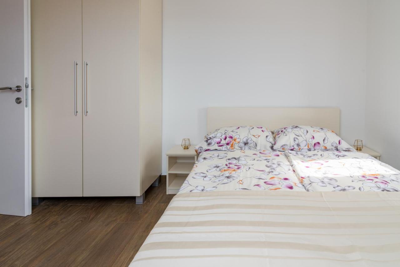 Apartments & Rooms Lavanda Малинска Екстериор снимка