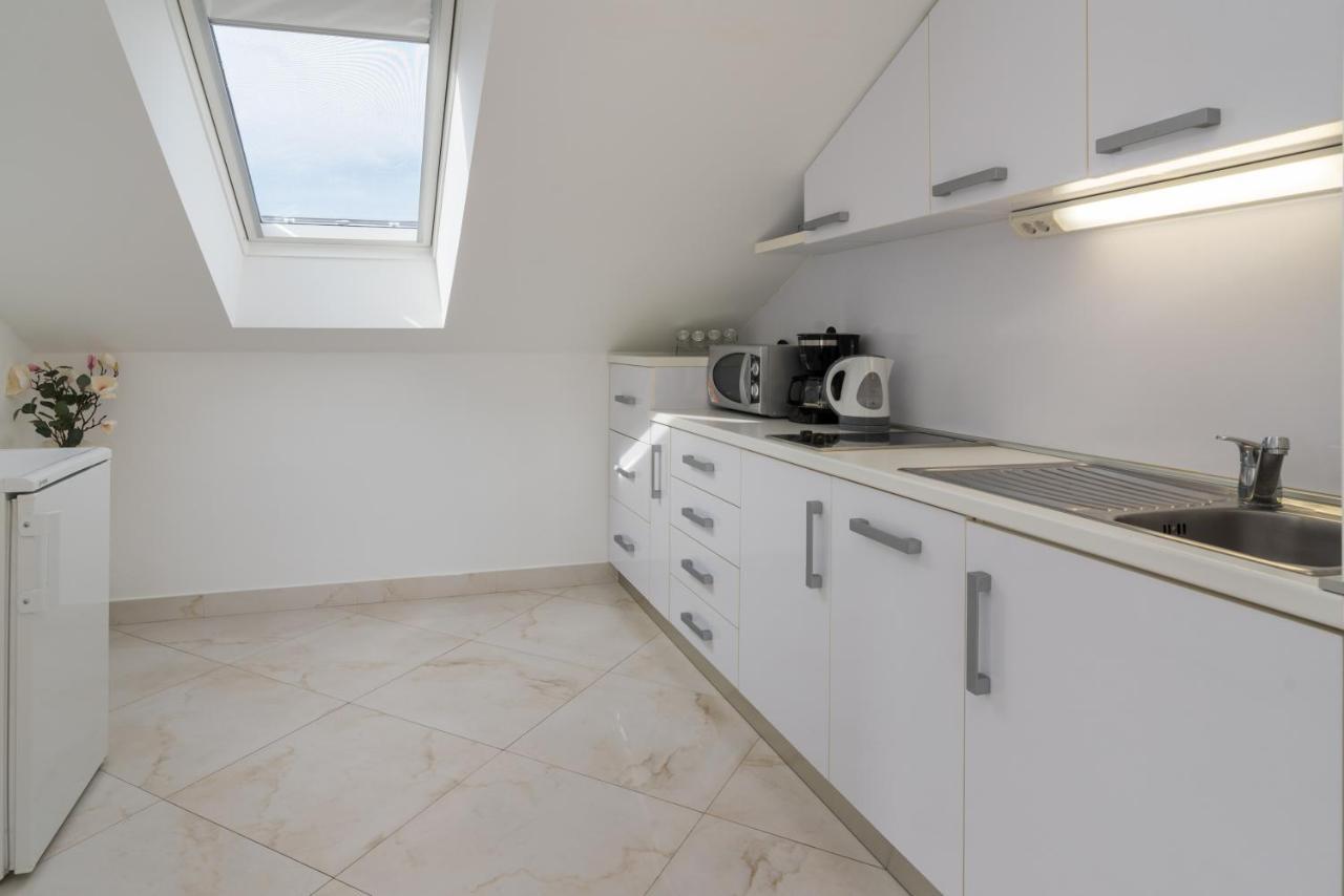 Apartments & Rooms Lavanda Малинска Екстериор снимка