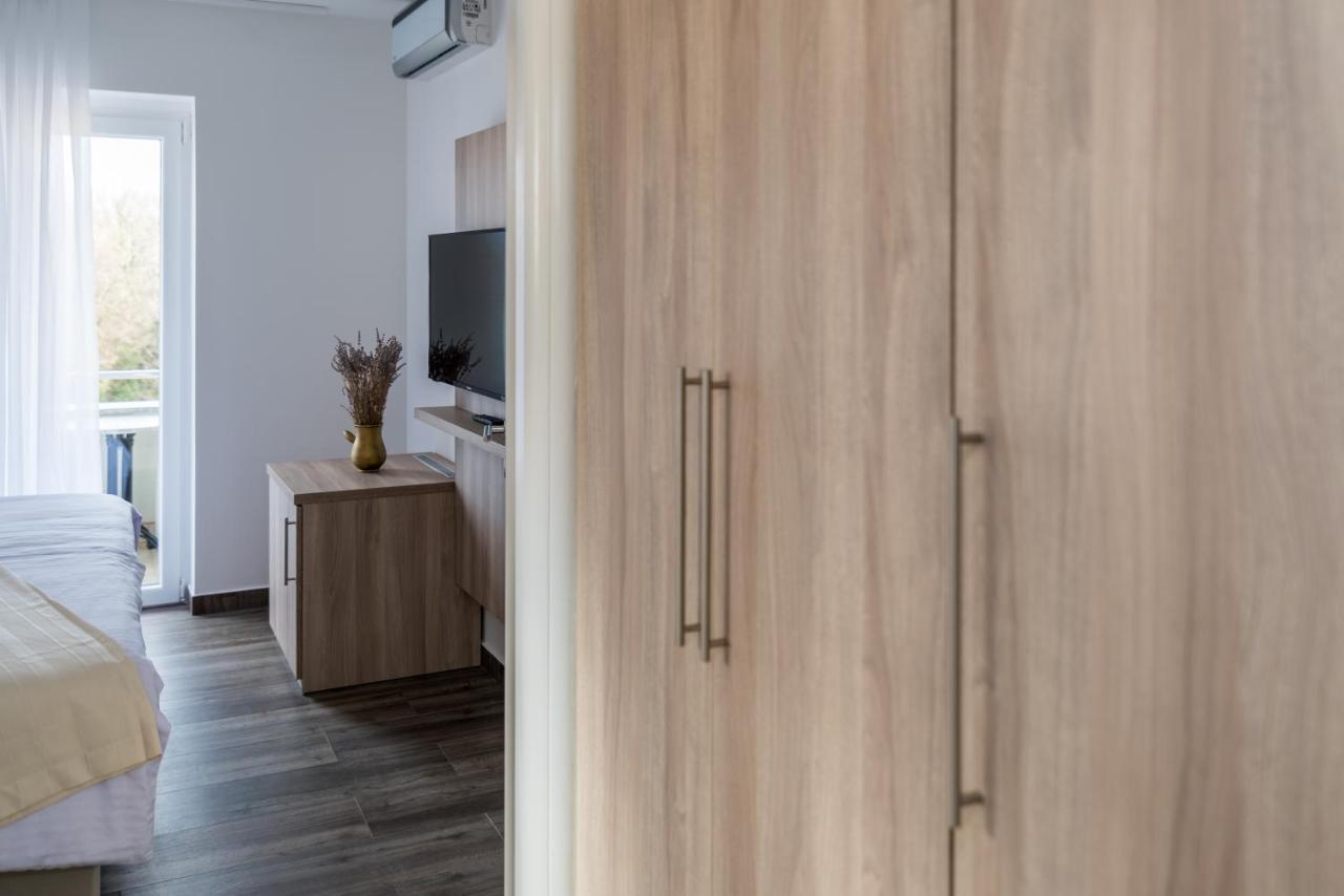 Apartments & Rooms Lavanda Малинска Екстериор снимка